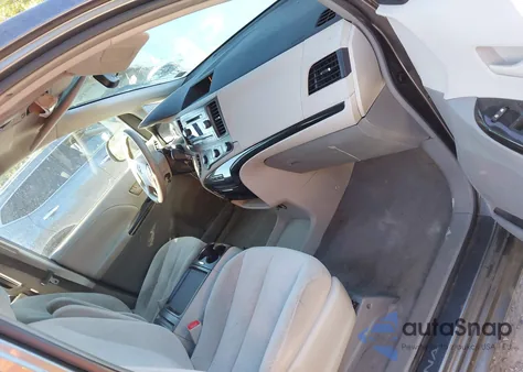 2011 Toyota Sienna Le V6 z USA, uszkodzony, nr VIN 5TDKK3DC9BS083162